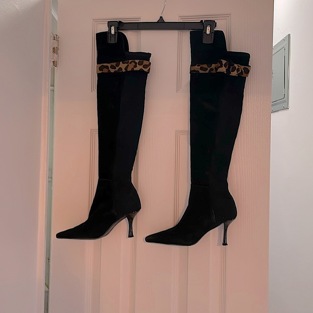 Stuart Weitzman size 5